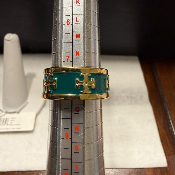 NEW Tory Burch Green Gold size 7.5 Kira Junky Multi Logo Ring - Picture 4 of 4